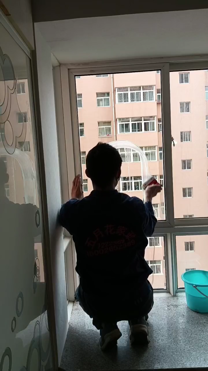 擦玻璃視頻